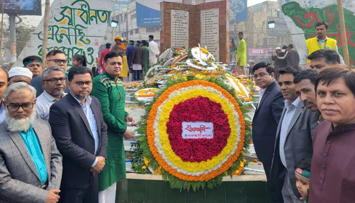 বিজয় দিবসে শহীদদের প্রতি নাসিক প্রশাসকের নেতৃত্বে শ্রদ্ধা