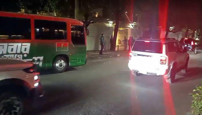 সপরিবারে প্রধান উপদেষ্টার বাসভবন ‘যমুনায়’ তারেক রহমান