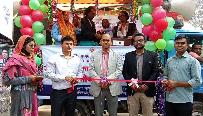 ভোটারদের সচেতন করতে নারায়ণগঞ্জে ভ্রাম্যমাণ সংগীতানুষ্ঠান