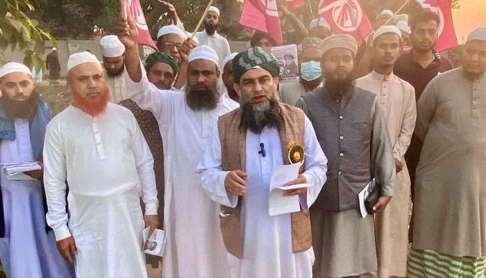 ভোটারদের দুয়ারে দুয়ারে মুফতি মাসুম বিল্লাহ