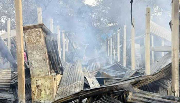 সোনারগাঁওয়ে ভয়াবহ অগ্নিকাণ্ডে ১৮ বসতঘর পুড়ে ছাই