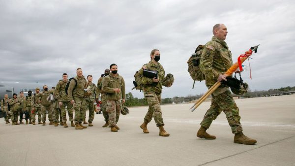 দুই দেশ থেকে সেনা উপস্থিতি কমাতে শুরু করেছে যুক্তরাষ্ট্র