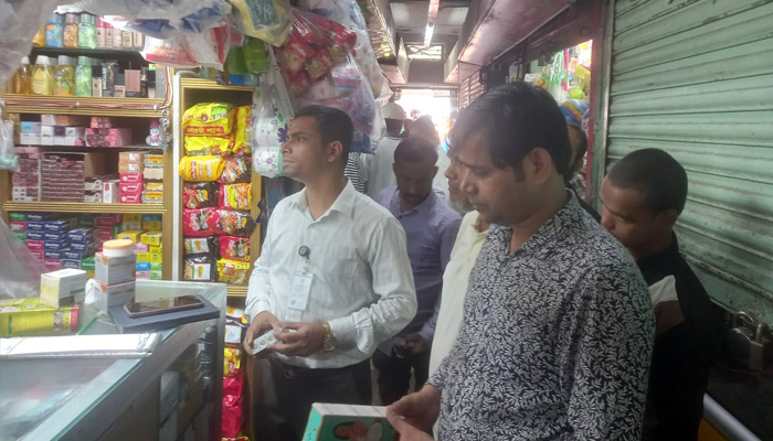 ভোক্তা অধিদপ্তরের অভিযান, নকল-নিষিদ্ধ পণ্য রাখায় জরিমানা