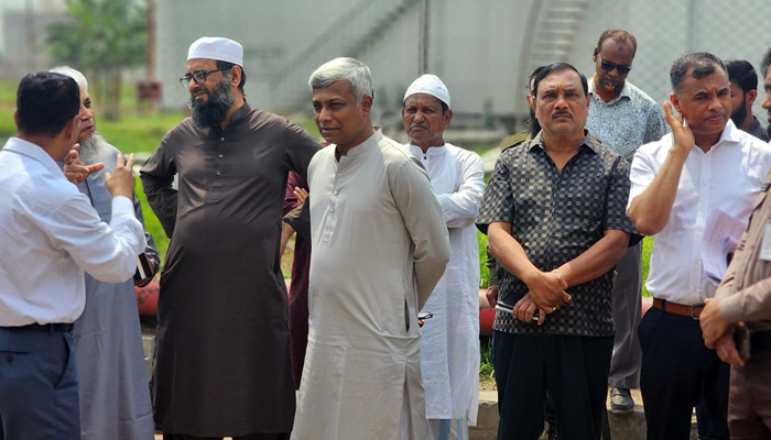 এবার মেঘনা ডিপোতে প্রতিমন্ত্রী, দিলেন হুঁশিয়ারি