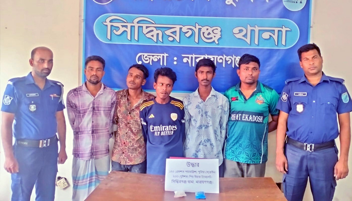 নারায়ণগঞ্জে রাতভর পুলিশি অভিযানে ৬জন আটক, ইয়াবা-হেরোইন উদ্ধার
