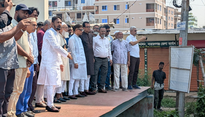 জলাবদ্ধতা নিরসনে খাল খনন কার্যক্রমের উদ্বোধন করলেন মামুন মাহমুদ