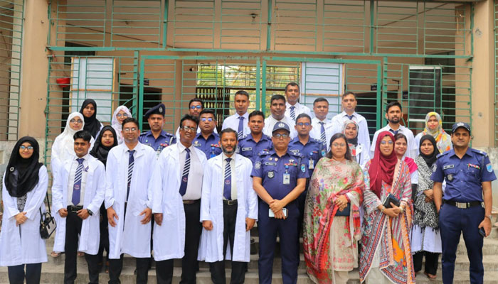 ভালো ছাত্র হলে চলবে না, আদর্শ মানুষ হিসেবে গড়ে উঠতে হবে