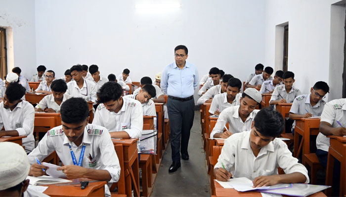 শিক্ষার্থীদের আতঙ্কিত না করে আইনের প্রয়োগ করতে চাই