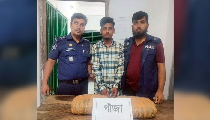 সোনারগাঁয়ে এক যুবক আটক, ৪ কেজি গাঁজা উদ্ধার