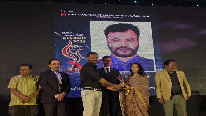 ইম্পেরিয়াল ফটোজার্নালিস্ট অ্যাওয়ার্ড জিতলেন সাংবাদিক সবুজ
