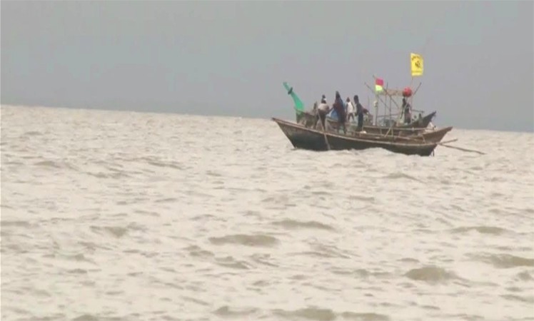 ভরা মৌসুমেও মেঘনায় ইলিশের দেখা নেই