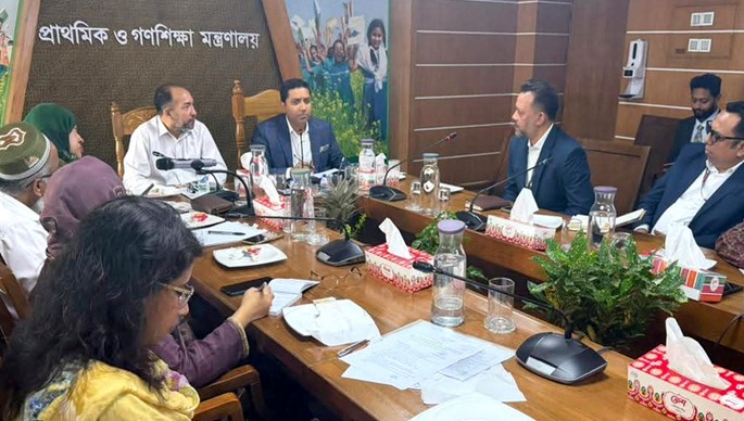 শিক্ষার্থীদের বিনামূল্যে ব্যাগ-পোশাক বিতরণ করবে সরকার