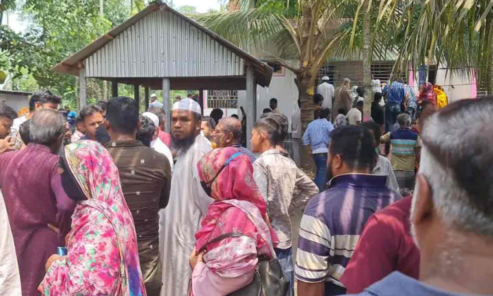 একই পরিবারের শিশুসহ পাঁচজনকে কুপিয়ে হত্যা