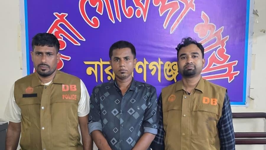 ফতুল্লায় ডিবির অভিযানে মাদক কারবারি গ্রেপ্তার